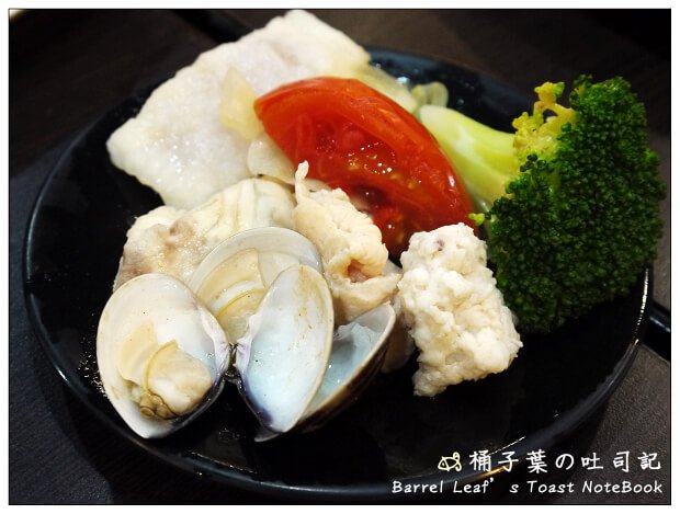 【捷運行天宮站】櫻川壽喜燒/海鮮鍋吃到飽 -- 新鮮海鮮+嫩實雞腿肉=很滿意