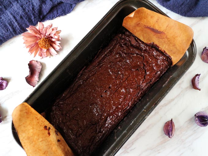 溼潤酪梨巧克力布朗尼 (全素, 無麵粉) Fudgy Avocado Brownies (Vegan)