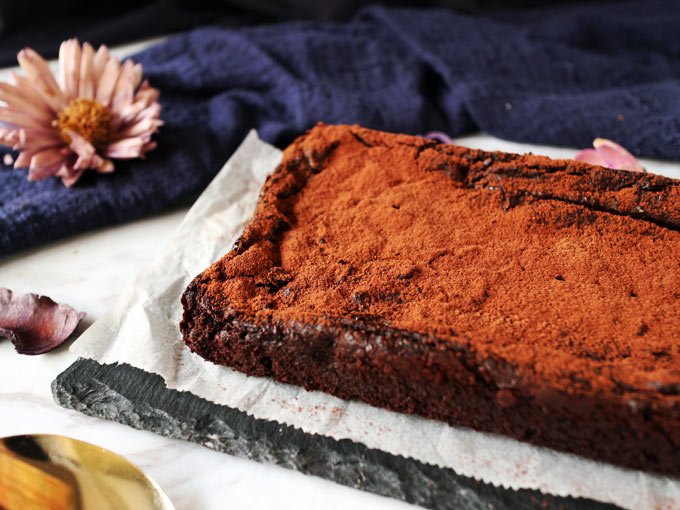 溼潤酪梨巧克力布朗尼 (全素, 無麵粉) Fudgy Avocado Brownies (Vegan)