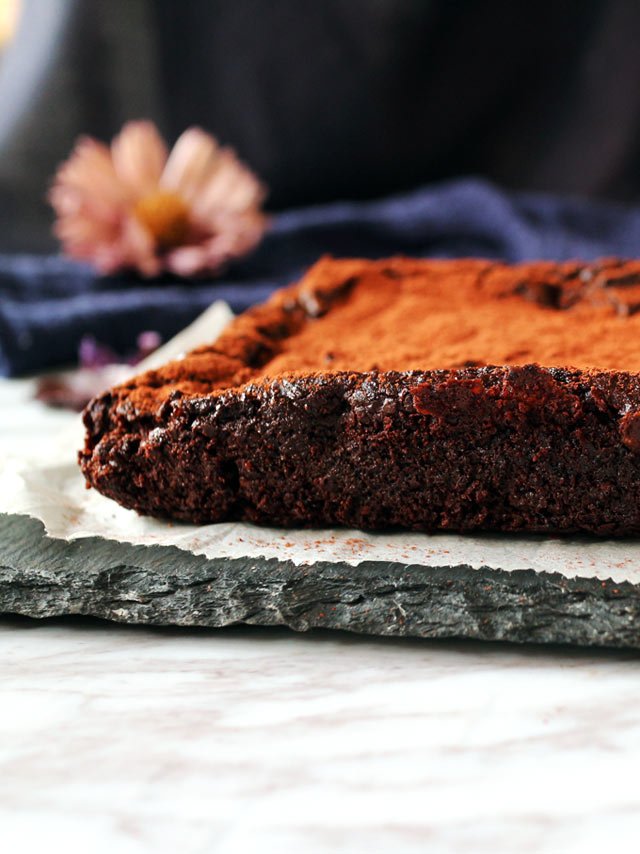 溼潤酪梨巧克力布朗尼 (全素, 無麵粉) Fudgy Avocado Brownies (Vegan)