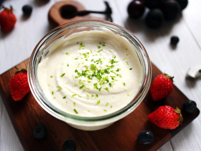 Easy Vegan Cashew Cream Cheese Frosting (7 ingredients) 7 Easy Vegan Cashew Cream Cheese Frosting (7 ingredients)