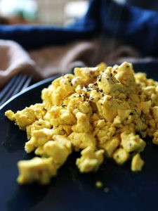簡易純素炒蛋Easy Vegan Scrambled "Eggs"