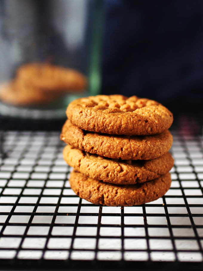 Vegan Peanut Butter Cookies (6 ingredients, Gluten-Free)
