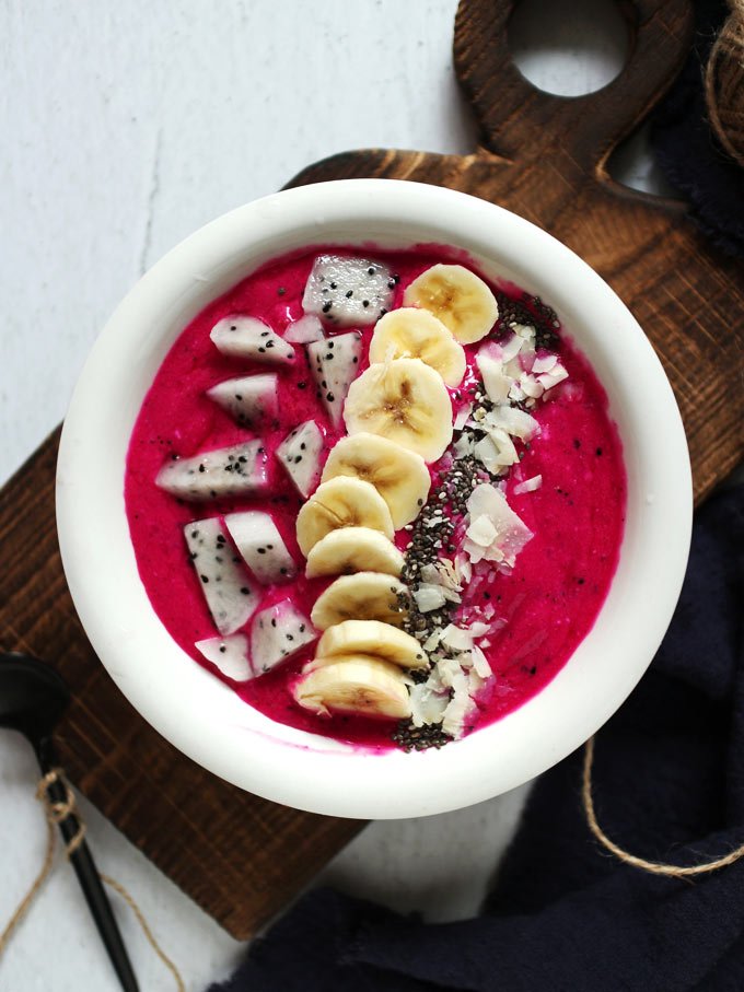 pink-dragon-fruit-smoothie-bowl 