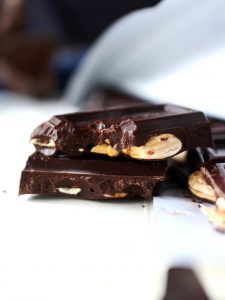 家樂福巧克力片 整粒杏仁 Carrefour Chocolate with Whole Almond