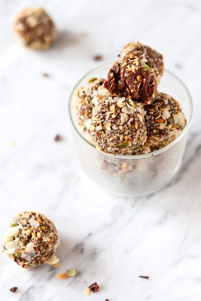 Vegan Avocado Chocolate Truffle Energy Bites 3 Vegan Chocolate Avocado Energy Bites