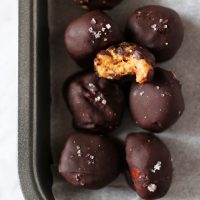 4 樣食材! 全素巧克力花生球 4-Ingredient Vegan Chocolate Peanut Butter Balls