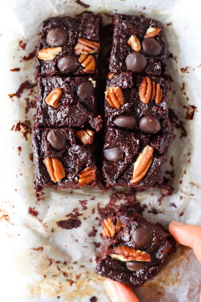 Fudgy Caramel Chocolate Brownies (5 ingredients) 8 溼潤蜜甜巧克力布朗尼 Fudgy Caramel Chocolate Brownies