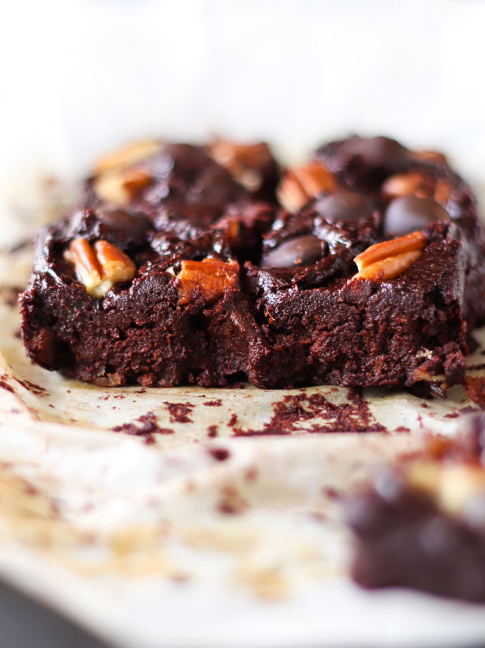 Fudgy Caramel Chocolate Brownies (5 ingredients) 4 溼潤蜜甜巧克力布朗尼 Fudgy Caramel Chocolate Brownies