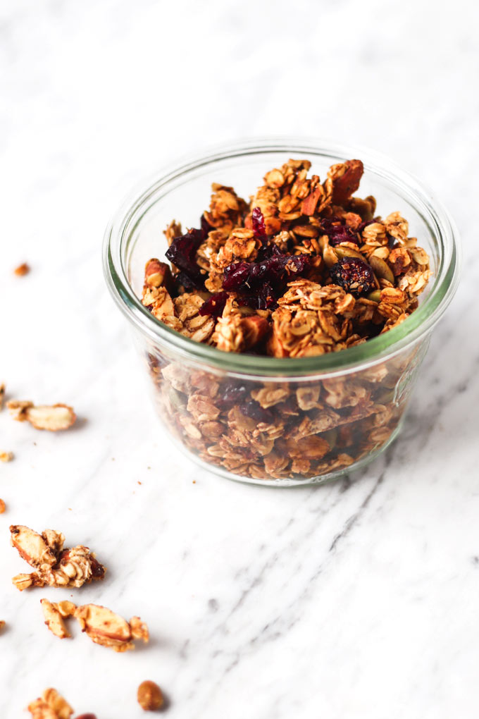 Chunky Monkey Granola (6 ingredients, Vegan)