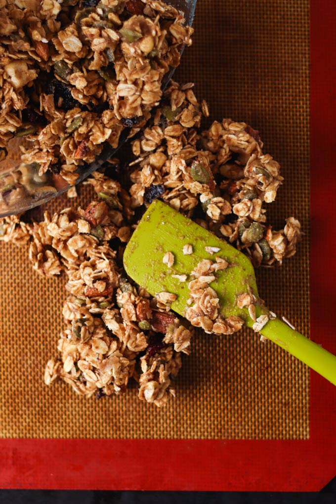 Naturally Sweetened Granola (vegan + healthy) 6 Vegan Naturally Sweetened Granola