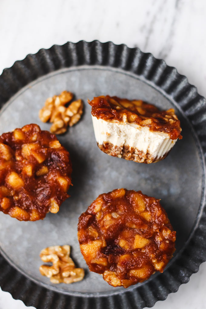 Vegan Mini Caramel Apple Cheesecakes (No-bake) 3 Vegan Caramel Apple Cheesecakes