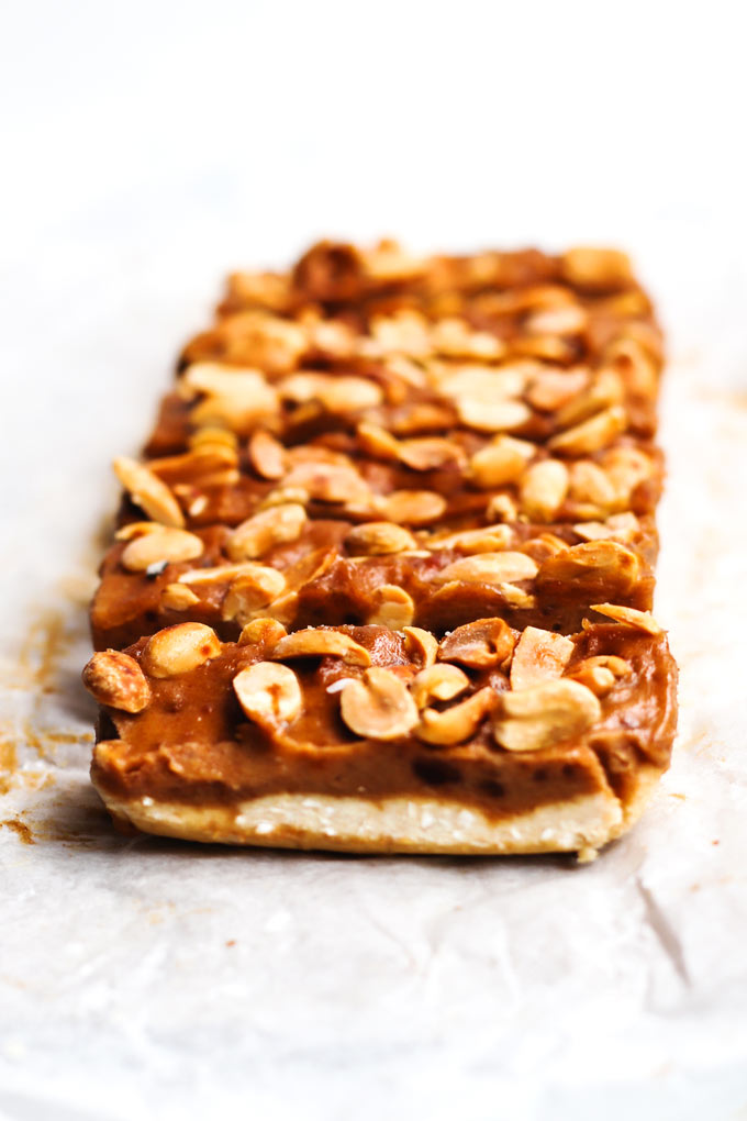 Easy Snicker Bars (Vegan + Wholesome!) 4 Vegan Snickers 士力架花生巧克力棒