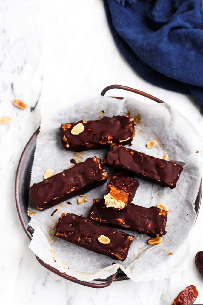 Easy Snicker Bars (Vegan + Wholesome!) 2 Vegan Snickers 士力架花生巧克力棒
