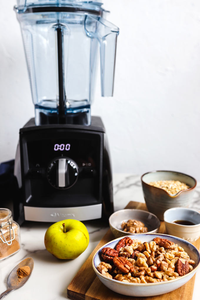 Apple Pie Energy Balls (7 ingredients) 2 Apple Pie Energy Balls
