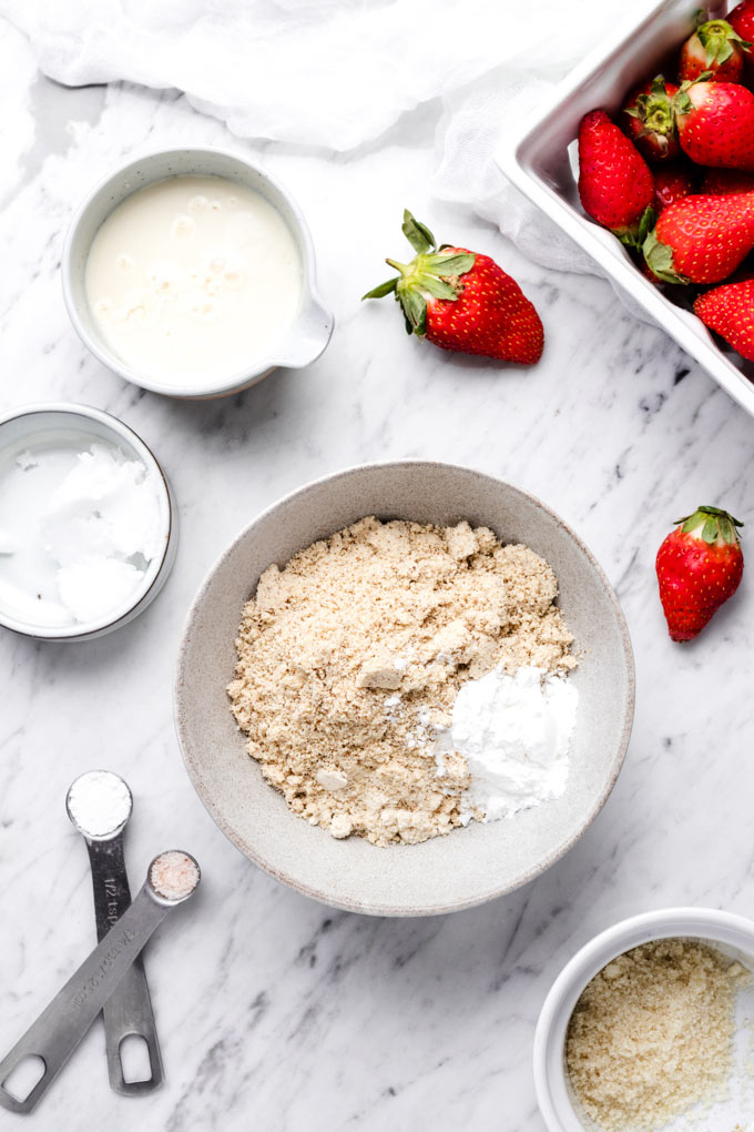 簡易純素無麩質英式草莓酥餅 Easy Vegan Strawberry Shortcake (Gluten-free)