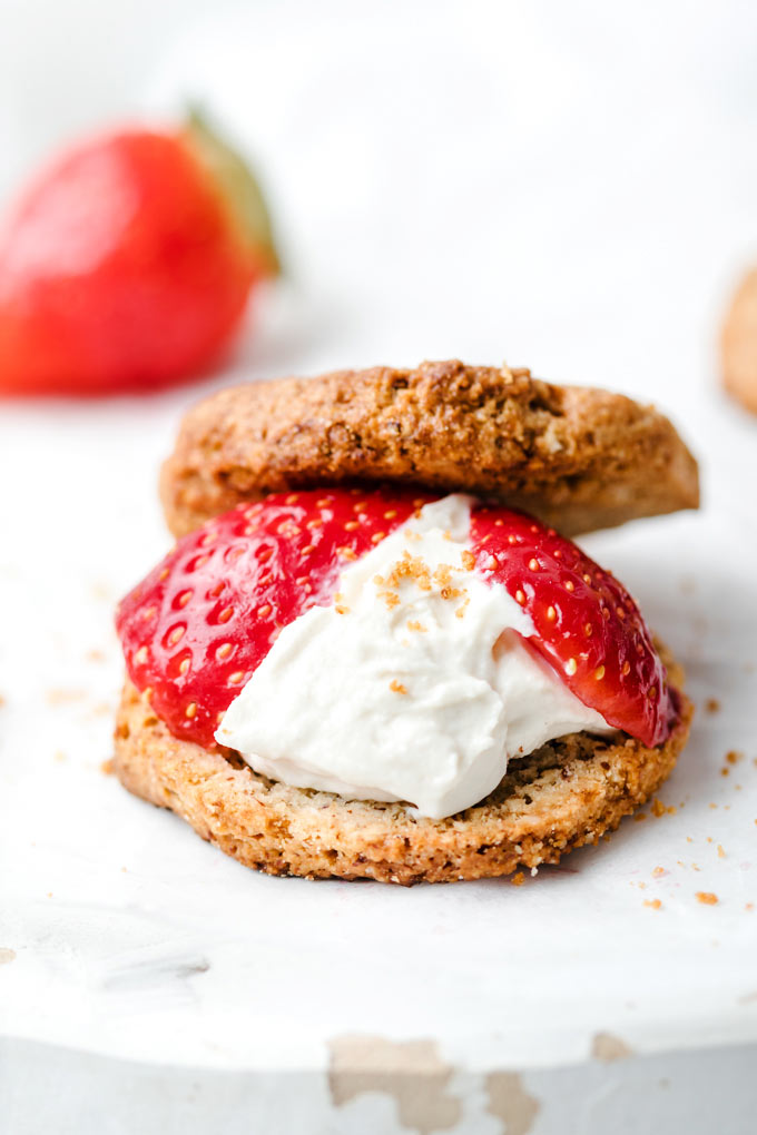 簡易純素無麩質英式草莓酥餅 Easy Vegan Strawberry Shortcake (Gluten-free)