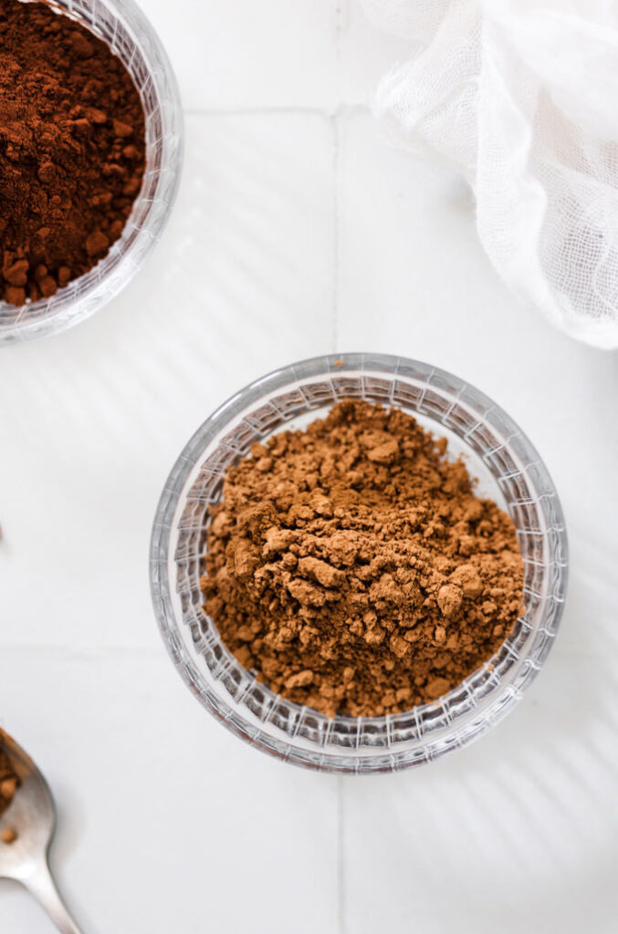 【談食材】鹼化可可粉與未鹼化/天然可可粉的差異 Dutch Processed Vs. Natural Cocoa Powder 5 鹼化可可粉與未鹼化可可粉的差異 Dutch Processed Vs. Natural Cocoa Powder