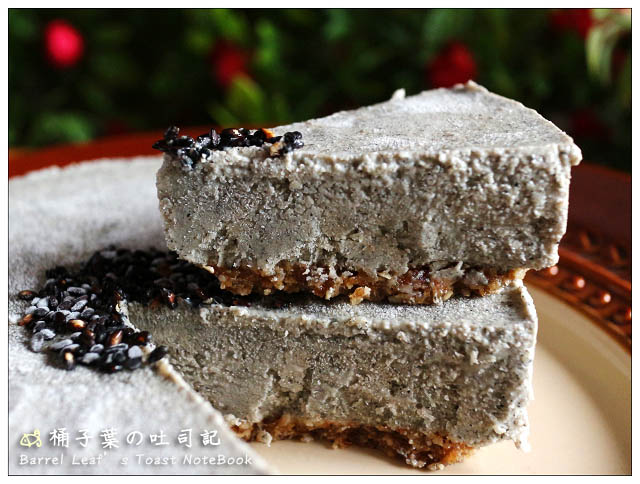 【食譜+實作影片】免烤全素黑芝麻豆腐偽乳酪蛋糕 (無麵粉,無糖) No-Bake Vegan Black Sesame Tofu “Cheesecake” (GF, Sugar-free)