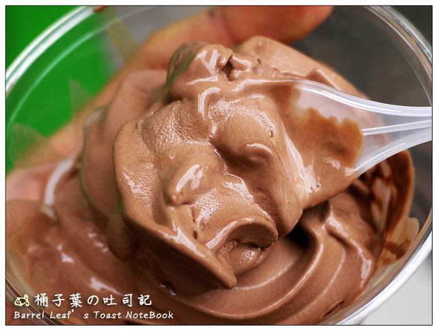 【連鎖超商】FamilyMart 全家便利商店．Fami × NISSEI -- 巧克力霜淇淋