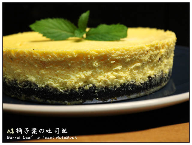 【食譜】南瓜椰香OREO乳酪蛋糕 Pumpkin Coconut Oreo Cheesecake -- 溼潤自然南瓜甜~意外地椰香超加分 減糖更健康
