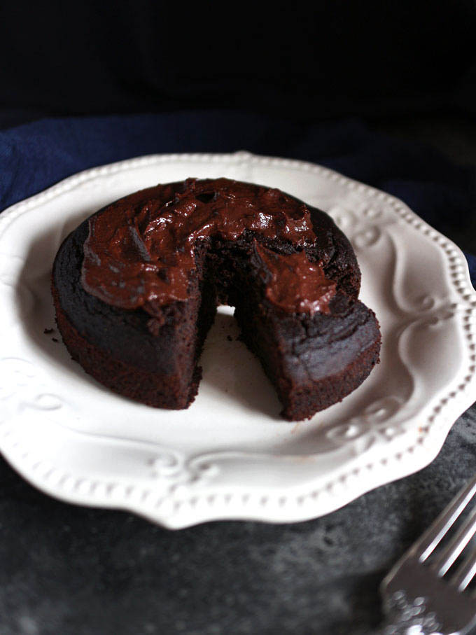 vegan-warm-chocolate-cake-gluten-free (2)