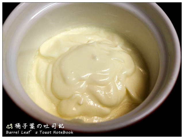 【食譜】自製酸奶油 Homemade Sour Cream -- 兩樣食材輕鬆做 (燜燒罐法)