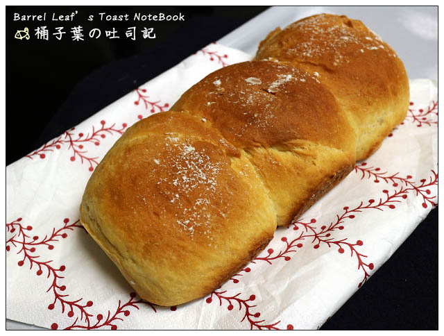 【食譜/烘焙紀錄】鮮奶煉乳餐包 Condensed Milk Bread Rolls -- 我的第一個煉乳餐包 My First Bread Rolls!