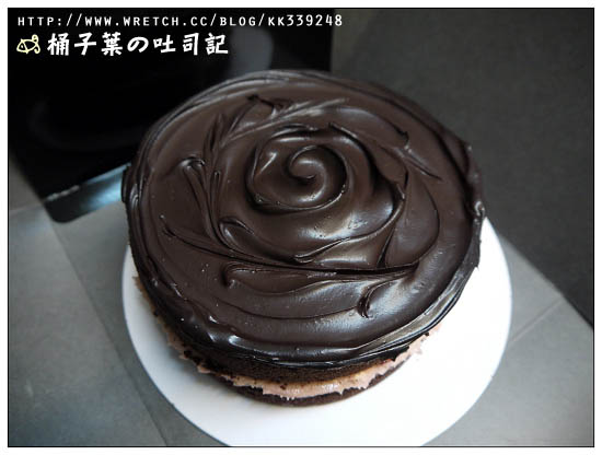【台北】BLACK AS CHOCOLATE 黃湘怡的蛋糕店‧黑嘉侖草莓巧克力蛋糕 -- 又是一年一次的奢侈品
