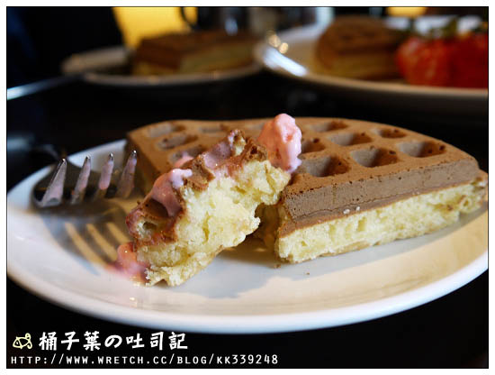 【捷運忠孝敦化站】咖啡弄 (一弄) -- 鬆餅有變優~但我想吃硬脆的呀!