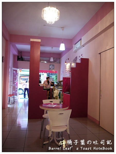 【新北新莊】Mia 咪亞 Waffle & Drinks 比利時鬆餅．茶飲專賣店 (上) -- 隱身在新莊廟街的粉色溫馨角落