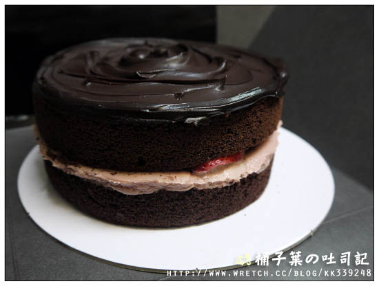 【台北】BLACK AS CHOCOLATE 黃湘怡的蛋糕店‧黑嘉侖草莓巧克力蛋糕 -- 又是一年一次的奢侈品
