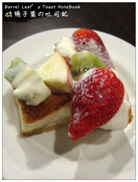 【捷運大坪林站】頂呱呱歐卡桑 (大坪林店)．水果蜜糖吐司 -- 我不華麗,但是我很甜蜜涮嘴