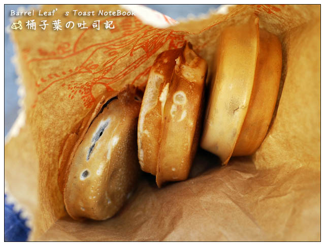 【新北中和．南勢角站】一級棒紅豆餅、(中和國中前/無名)車輪餅 -- 平民小食點心