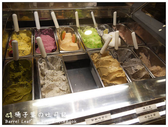 【捷運市政府站】CAPATINA 義大利冰淇淋 (誠品信義店) -- 終於吃到了一直好想吃的芝麻冰淇淋(幸福轉圈圈)