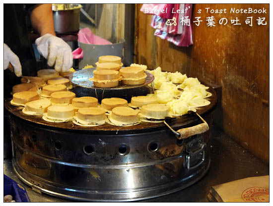 【台北晴光市場/中山國小站】晴光紅豆餅 -- 終於吃到想好久的爆餡紅豆餅