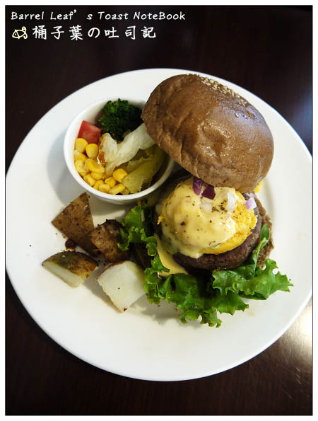 【台北101/世貿站】Pond Burger Cafe (二訪) -- 最愛的還是那不膩夠味的牛肉堡