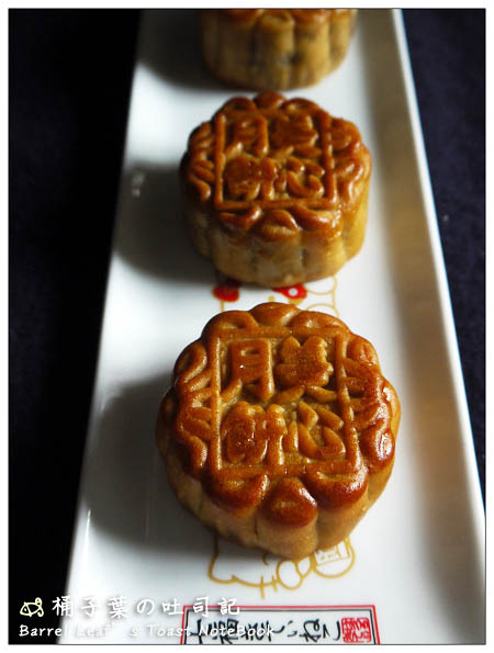 【烘焙點心】香港美心月餅．雙黃白蓮蓉月餅．精緻吟月禮盒 -- 流沙包不稀奇~流沙月餅在這裡!