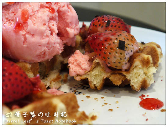 【捷運永春站】MR.PAPA Waffle & Café 比利時鬆餅．咖啡專賣店 -- 一經過魂很容易就被勾進來了