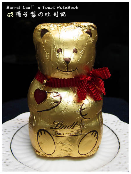 【包裝食品】Lindt 瑞士蓮．Lindt Teddy 經典巧克力熊 -- 脫開外衣．露出「熊型」吧